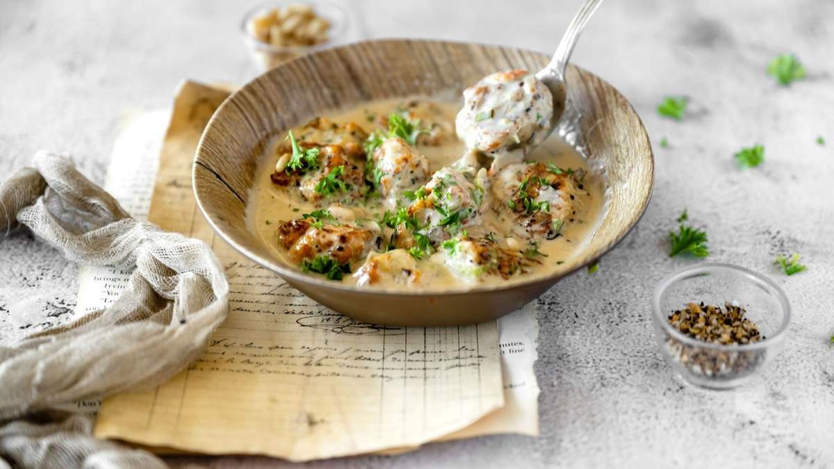 Albóndigas con salsa de yogur. Fuente: (Instagram)