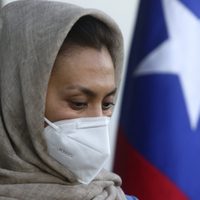 "Por fin puede dormir tranquila": llegó a Chile la primera refugiada afgana