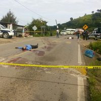 Ejecutan a seis hombres y esparcen sus restos en carretera de Guerrero