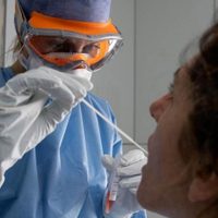 Salvarezza anticipó que habrán “kits de detección rápida” del coronavirus en dos meses