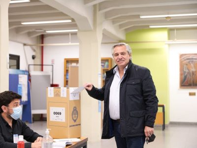 ELECCIONES 2021: Alberto Fernández emitió su voto en el barrio de Puerto Madero