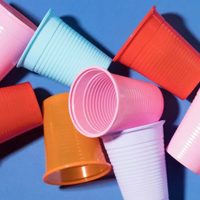 Convertí un vaso plástico en una sorpresa única para tu fiesta de cumpleaños