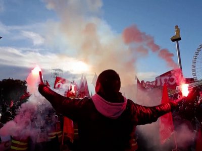 Protestas masivas en Francia por una ley que aumentaría la edad de jubilación a 64 años