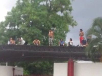 Migrantes se amotinan en la Estación Migratoria Siglo XXI de Tapachula