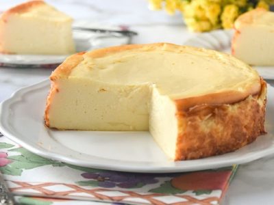 Postre casero sin horno ni azúcar: la tarta de queso más fácil con solo 4 ingredientes