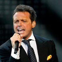 Luis Miguel revive su infancia con postales compartidas por su hermano