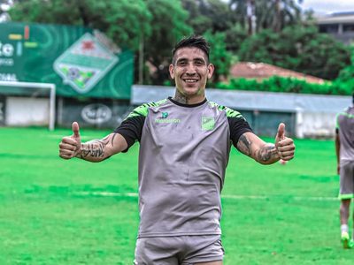 Dos años después vuelve al fútbol: Ricardo Centurión fue presentado en su nuevo club