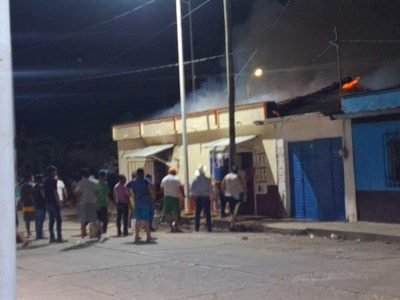 Hombres encapuchados incendiaron cinco casas en Chiapas