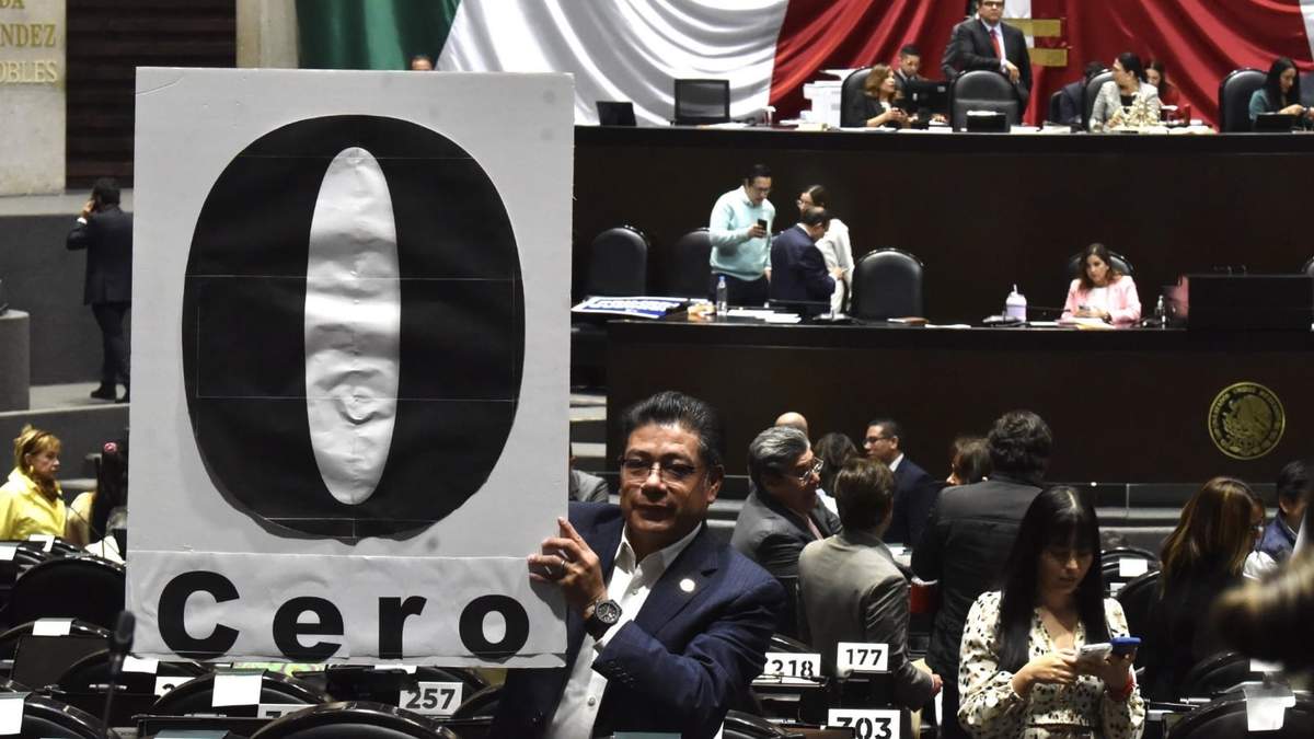 El diputado priista Miguel Sámano en la sesión de este miércoles