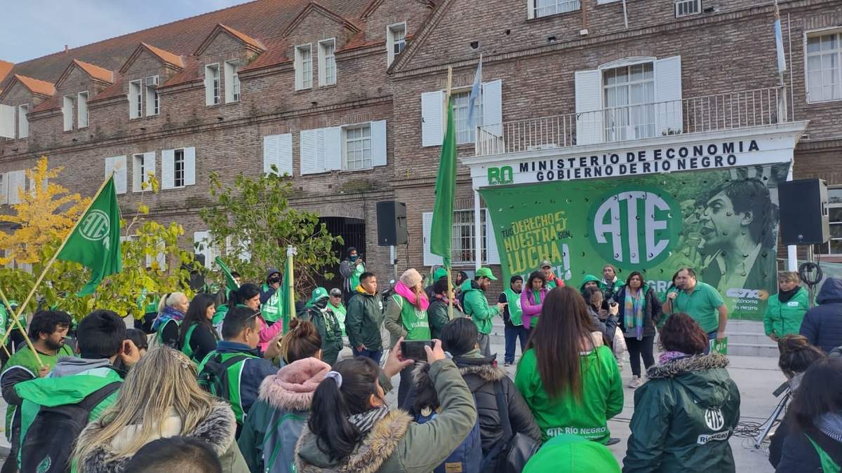 ATE en diálogo con la gobernadora de Río Negro, logró mejorar la propuesta salarial.