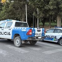 Desde una camioneta le dispararon a un joven y lo hirieron por la espalda