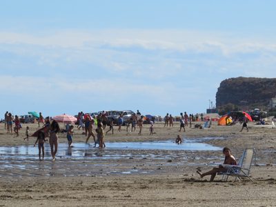Ojo con los acantilados: mirá el video del derrumbe en una playa de Río Negro