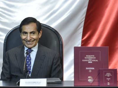Hacienda entrega Paquete Económico 2022; prevé crecimiento de 4.1%