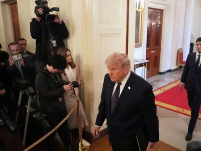 Trump firma orden ejecutiva para evaluar riesgos de Inteligencia Artificial