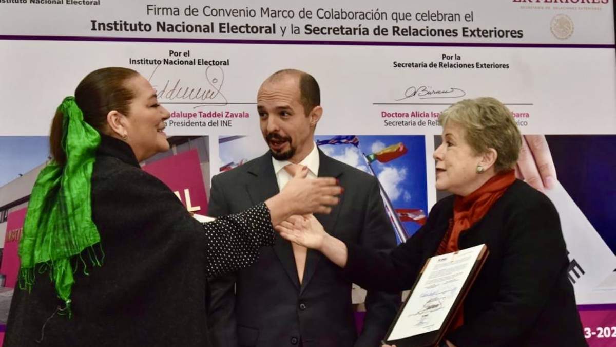 Guadalupe Taddei y Alicia Bárcena