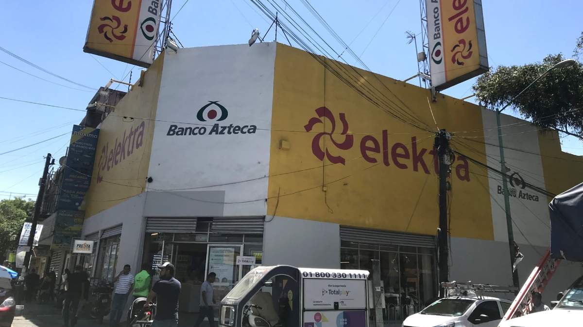 El cambio de dólares en efectivo es uno de los negocios de Banco Azteca que también se vio afectado en 2020