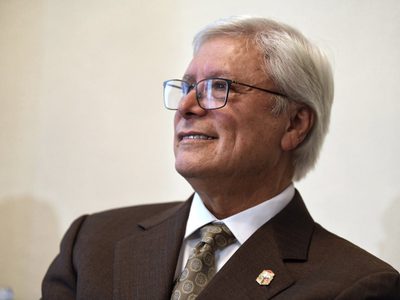 El gobernador Bonilla, entre dos aguas