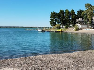 Lago Pellegrini: naturaleza y descanso a pocos kilómetros de la ciudad