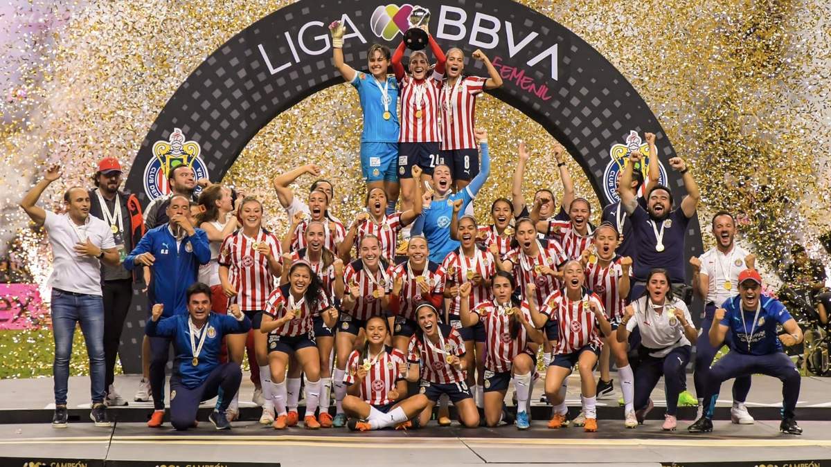 Chivas Femenil festeja el Campeón de Campeones