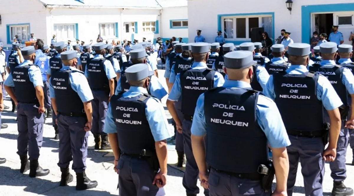 La mejora salarial alcanzará a todo el escalafón de la Policía. Fuente (X)