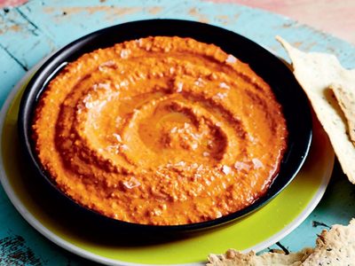 Hummus de morrón: cremoso y fácil de hacer, resolvé la picada con esta receta que es un rotundo 10