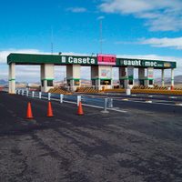 Detienen a 25 productores de frijol que tomaron caseta de peaje en Chihuahua