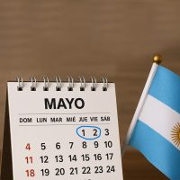 Que feriados y días festivos se celebran en mayo