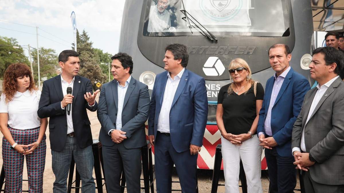 Inauguración de los nuevos apeaderos del Tren del Valle. Fuente: (Legislatura de Neuquén)