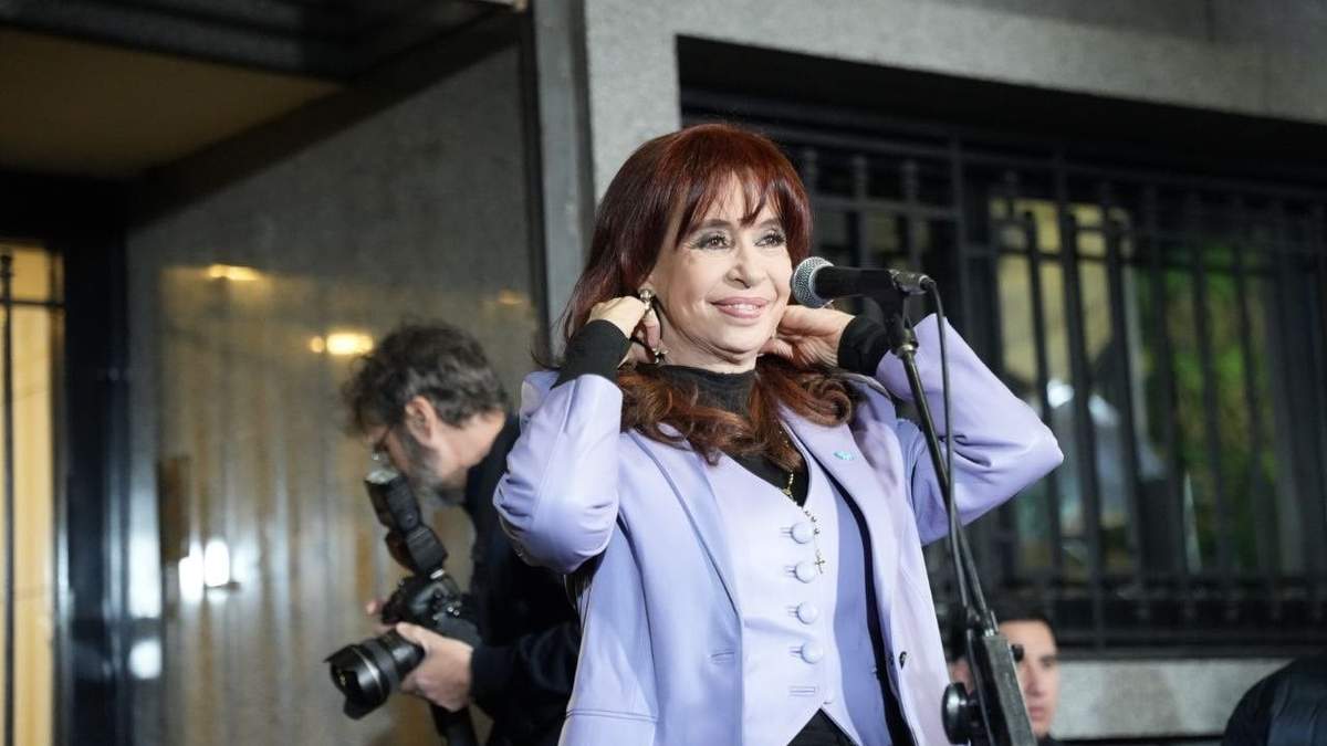 CFK presentó un listado de quiénes podrán visitarla durante la prisión domiciliaria