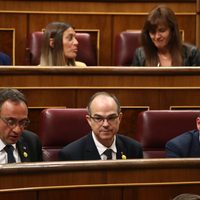 Líderes catalanes presos por secesión asumen como legisladores