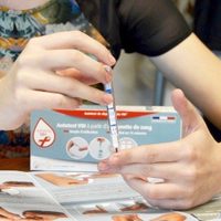 Descubren por qué algunas personas con VIH mantienen un control natural del virus sin medicación