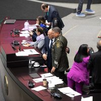 Papá de Checo Pérez arremete contra la “derecha corrupta” y desata escándalo en sesión solemne