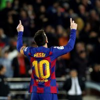 Lionel Messi va por su gol 700 en el tremendo choque del Barcelona con el Sevilla