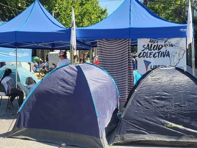 Por un “blindaje alimentario”, Libres del Sur acampó en Casa de Gobierno