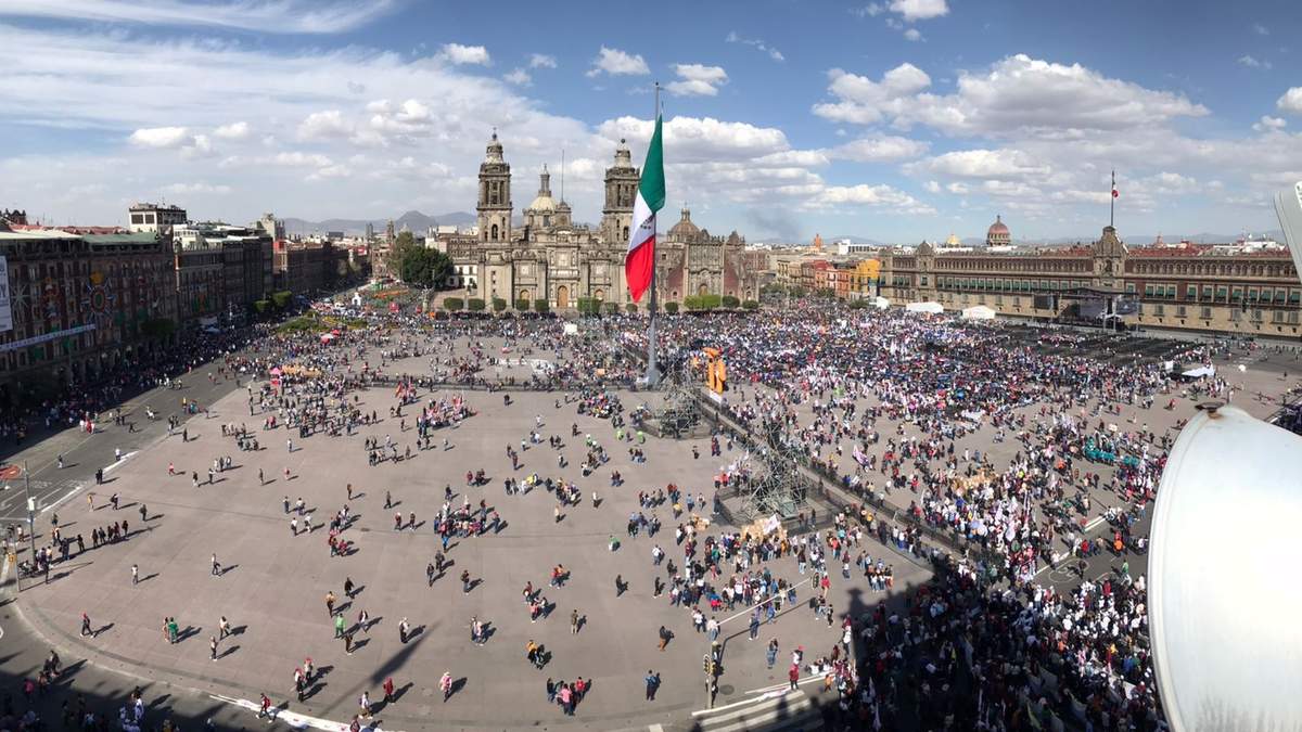 Vista del Zócalo previo al AMLOFest