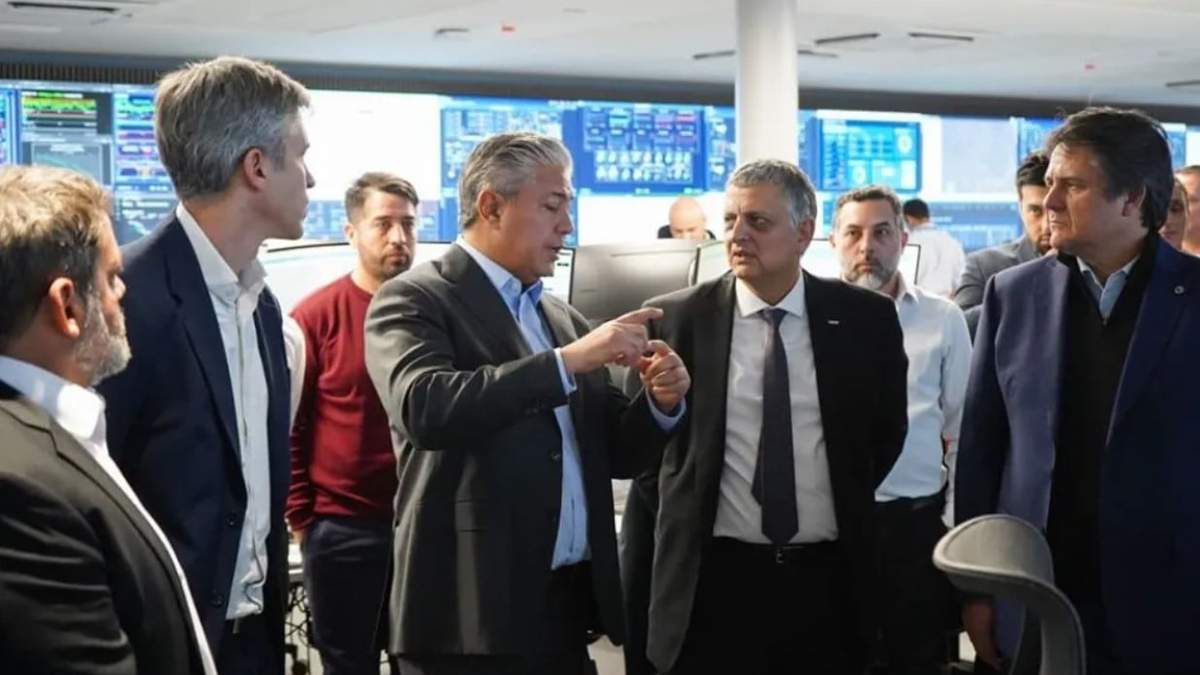 El gobernador Rolando Figueroa, el CEO de YPF Horacio Marín y el intendente Mariano Gaido participaron juntos en el acto de inauguración. Fuente: (Gobierno de Neuquén)