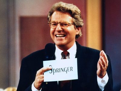Murió Jerry Springer, el presentador de televisión que se midió con Oprah Winfrey