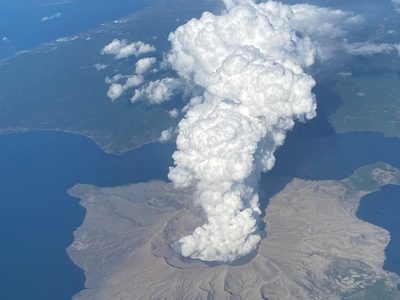 Miles de personas tuvieron que evacuar por la erupción de un volcán en Filipinas