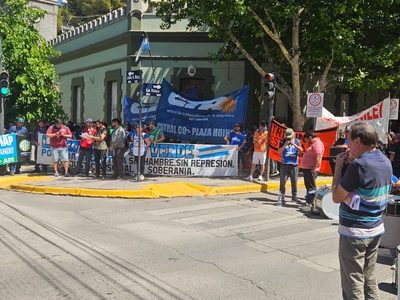 Organizaciones sociales se movilizaron en Neuquén y llamaron a la unidad para enfrentar los ajustes y la crisis social
