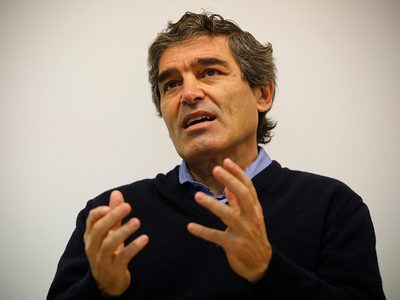 El ministro de Salud porteño reconoció que hay descenso de contagios pero pidió "prudencia"
