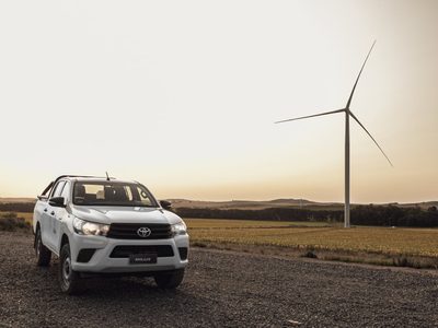 Acuerdo con YPF Luz: Toyota abastece con el 100% de energía eléctrica renovable su planta de Zárate