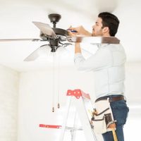 Secretos para limpiar el ventilador de techo con un método sencillo y eficaz