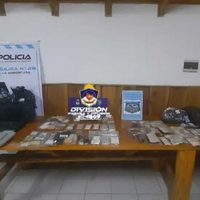 Secuestraron tres autos, ganzúas, dinero y más objetos en Villa La Angostura