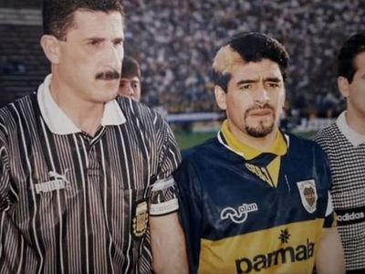 De un juez: que dirigió hasta a Maradona "Hay árbitros que tienen autos de lujo"