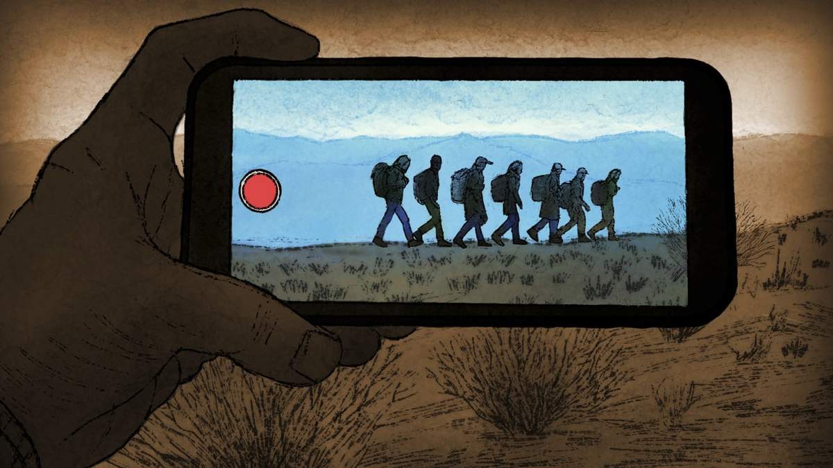 Representación de un contrabandista grabando a migrantes caminando por el desierto para luego publicarlos en redes sociales, basándose en cientos de videos de TikTok revisados ??por AP