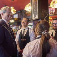 Podcasters e influencers exentos de pagar impuestos sobre propinas bajo plan republicano