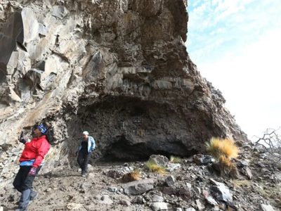 Hallaron unas cuevas con arte rupestre de gran valor arqueológico en Zapala