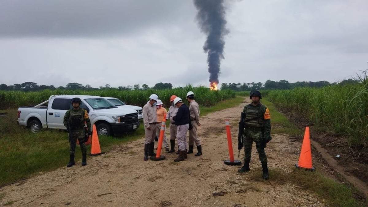 Personal de la Sedena y Pemex resguardan la zona