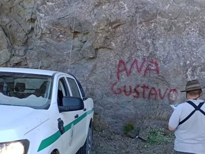 Indignación en la Ruta 237: un camionero vandalizó una roca del Valle Encantado y quiso agredir al testigo que lo filmaba