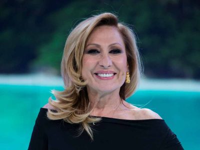 Acompañada de sus hijos y de sus nietos: Rosa Benito celebró junto a su familia un gran momento